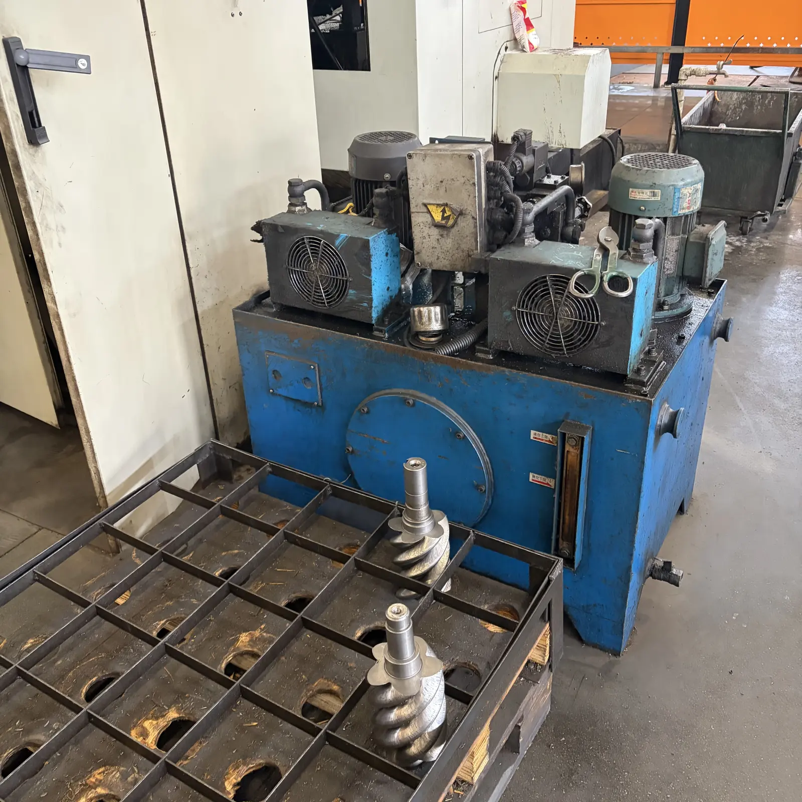 Machine-side equipment and rotor workpieces
