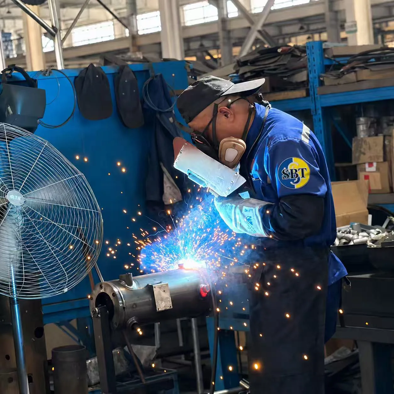 Workshop welding of a marine equipment component